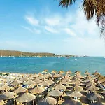 غومبيت أنيل بيتش 3*