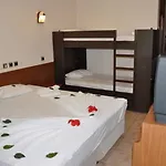 غومبيت أنيل بيتش 3*